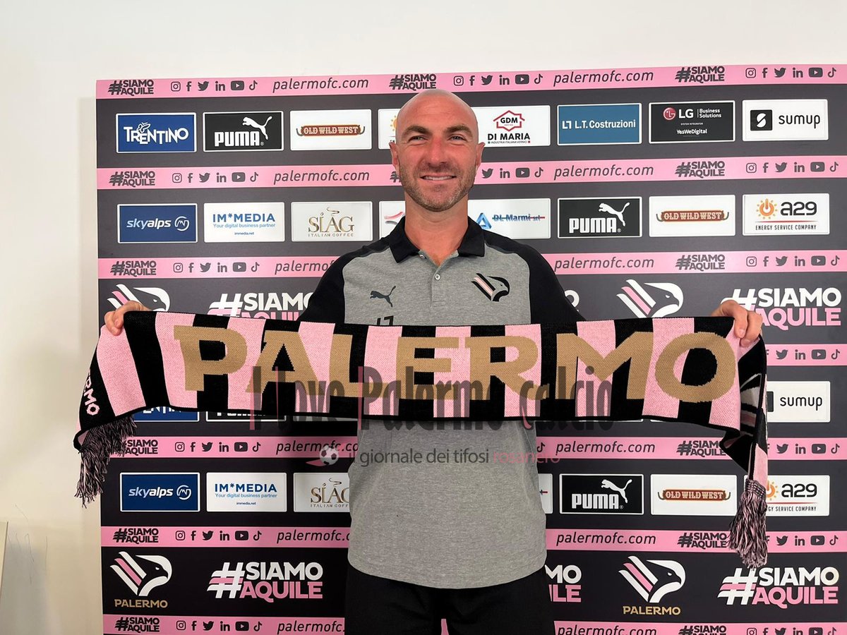 ILOVEPACALCIO's tweet photo. #Live #Palermo #Ronzone Si presenta il nuovo difensore #rosanero Fabio #Lucioni https://t.co/KtOvWrvzaX
