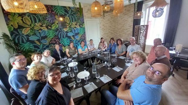 BrigitteGuene's tweet photo. Repas de fin d’année avec toute l’équipe 😁👌 https://t.co/pnm3yXeJpv