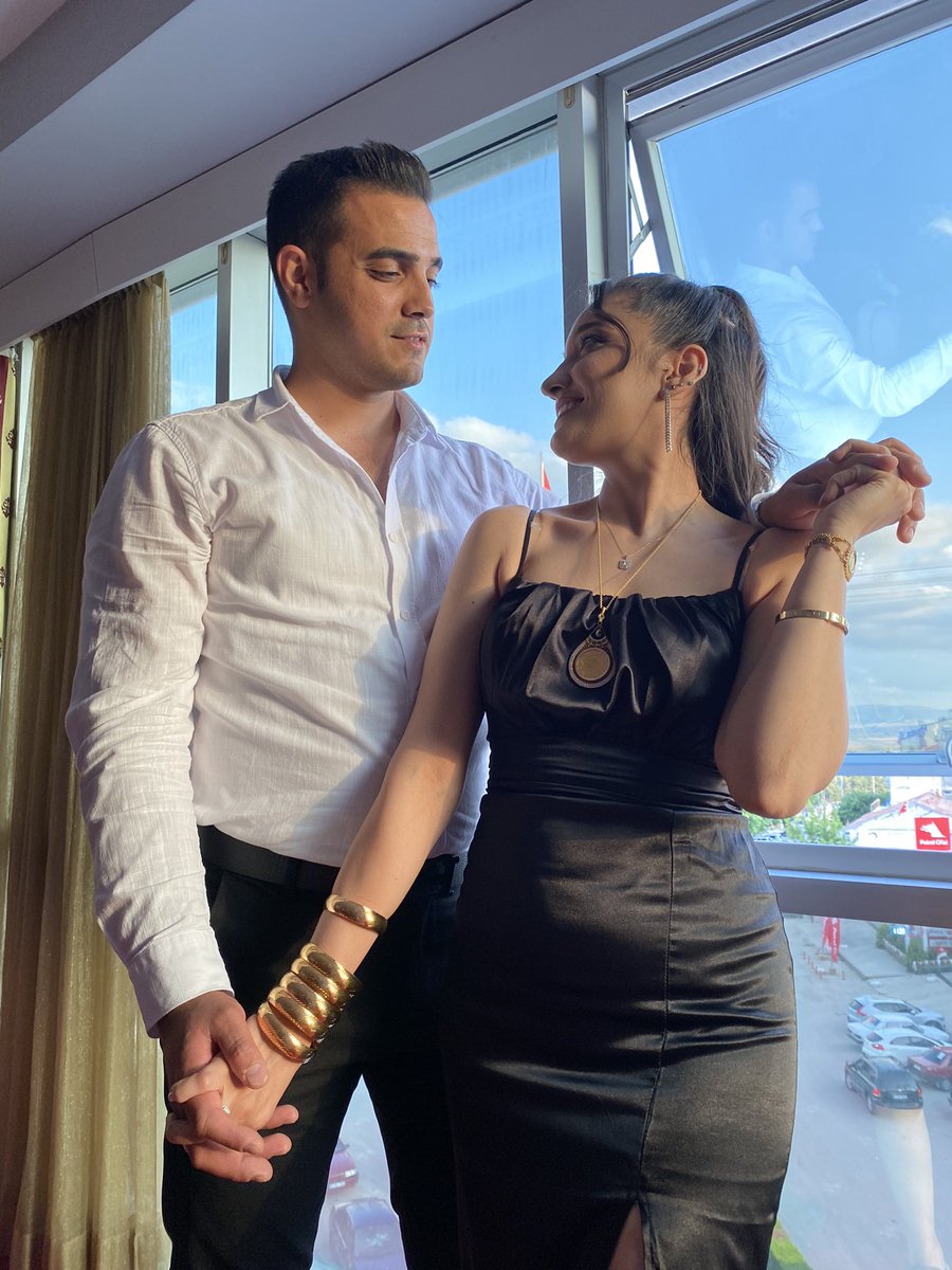 Sana baktıkça güzelleştim. 
Çiçek oldum,
Çocuk oldum,
Aşık oldum…