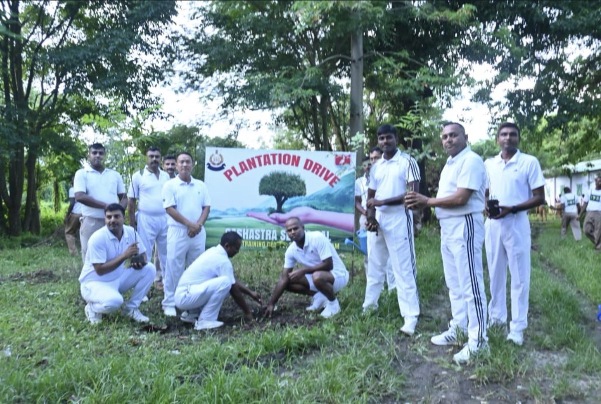 SSBRTCSALONBARI's tweet photo. Mass #planatation drive at RTC SSB Salonibari was organised where every personnel adopted the plants they planted and took oath to care for them as their family member.
@SSB_INDIA
@HMOIndia
@SSBFTRTEZPUR_
@PIBHomeAffairs
@AcademySsb https://t.co/CDKRBUdWuq