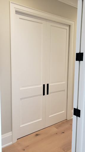 ✨ Create your dream space with Lakeside Carpentry's expert craftsmanship in custom interiors.  With stunning trim and built-ins, we bring your unique vision to life.  Elevate your home today!  

(289) 783-2651