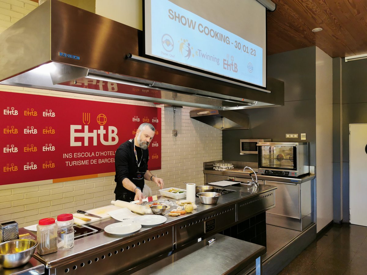 Fundació BCN FP (@fundaciobcnfp) on Twitter photo #PlaMesuresInnovacióFP
Coneix el projecte Planet Chef, en què l'alumnat de l'<a href="/INS_EHTB/">Institut EHTB</a> del GS de Direcció de cuina dissenya un pla d'àpats👩🍳 fent que una dieta sostenible sigui més assequible, tenint en compte l'impacte mediambiental i les necessitats nutricionals dels clients🔝 #PlaMesuresInnovacióFP
Coneix el projecte Planet Chef, en què l'alumnat de l'<a href="/INS_EHTB/">Institut EHTB</a> del GS de Direcció de cuina dissenya un pla d'àpats👩🍳 fent que una dieta sostenible sigui més assequible, tenint en compte l'impacte mediambiental i les necessitats nutricionals dels clients🔝