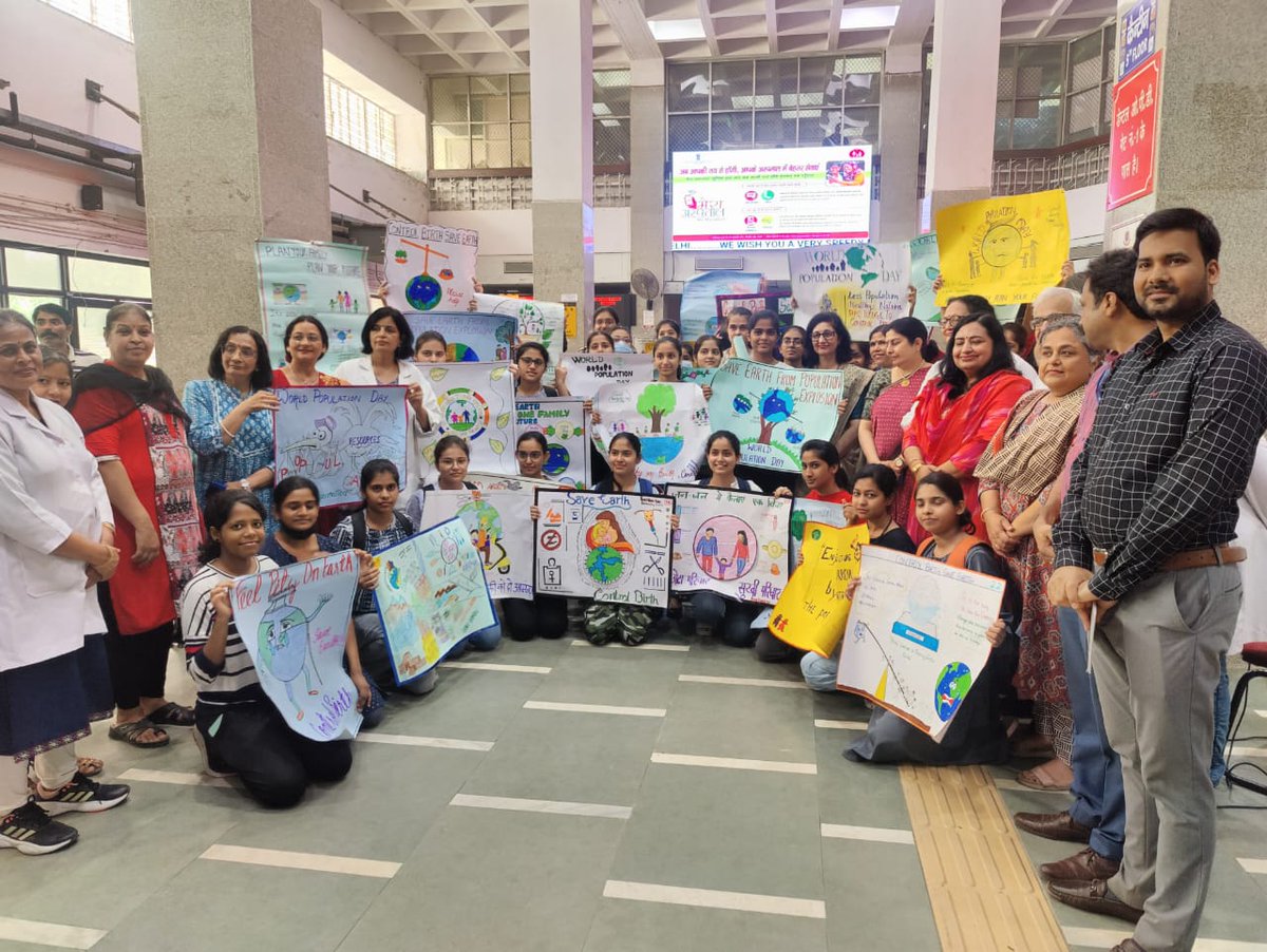 SJHDELHI's tweet photo. Dr Vandana Talwar MS @SJHDELHI administered a pledge to Admn Officers, faculty, staff &amp;general public on the occasion of #WorldPopulationDay2023. Posters were displayed to raise awareness on population control. Dr Talwar emphasized on promotion of health &amp; well being of one &amp; all https://t.co/nkiVPz7aSR