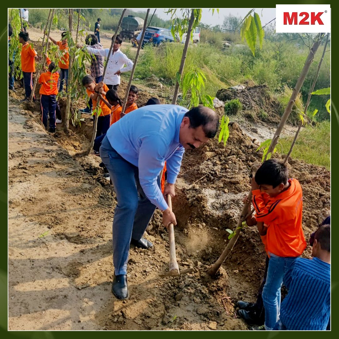 india_m2k's tweet image. @ashoksinghalfou and #M2KFoundation united with 300 children in #Dhanwapur Village, Sector-104 for a special #TreePlantation #CSRActivity

#M2K #M2KIndia #M2KGroup #M2KProperties #AshokSinghalFoundation #TreePlantationDrive #PlantationDrive #TreePlanting