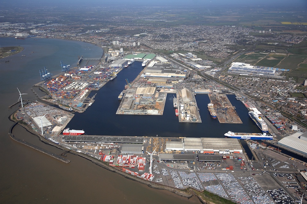 #PortofTilbury partnership to explore the possibilities of hydrogen to decarbonise operations at the Essex port...

tinyurl.com/44thkw6d

#Freight #maritime #ports #energytransition #NetZero