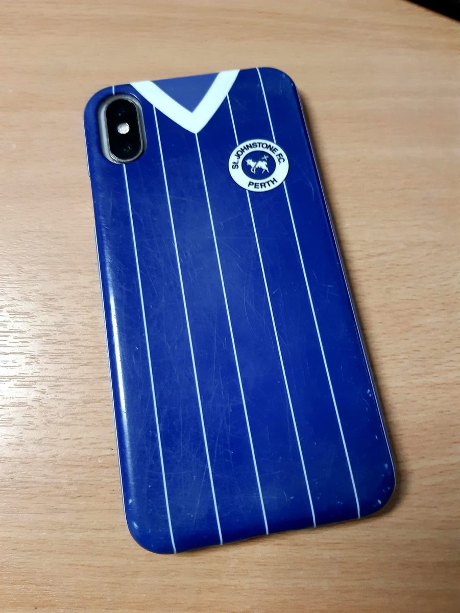 jummunm's tweet photo. @StJohnstone my retro phone cover seems to be back in fashion ๐ #WeArePerth https://t.co/cRNdg8ZXRS