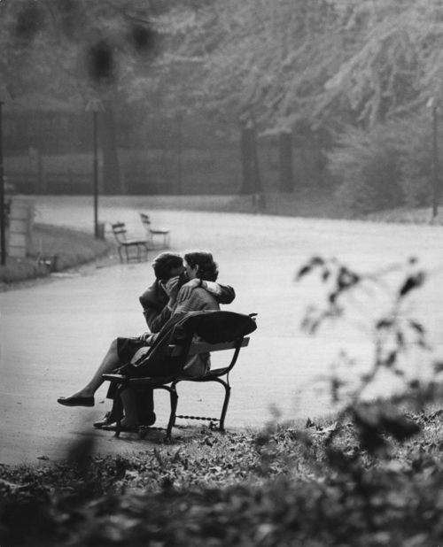 damian_arasa's tweet photo. Aquel primer día
solo oía
lo que me decía
con besos.

 #VersosPintados 

📷 Mario de  Biasi https://t.co/J2Ry8oKyyX