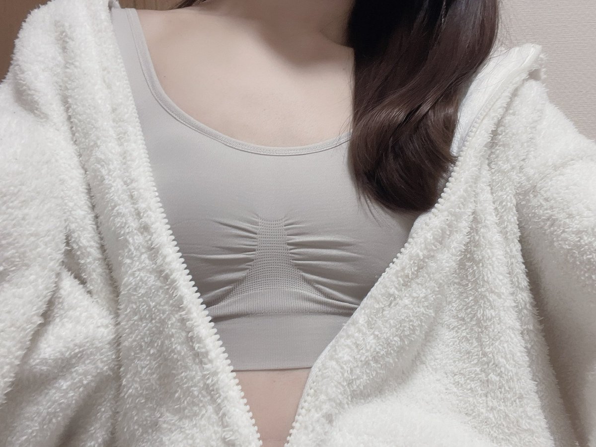 pooler6sw's tweet photo. ずっと付けて続けて、胸が小さい私でも変化が実感できてるVIAGEのナイトブラ。貧乳は形崩れるとか無関係かなって思ってたけど、少しでも脂肪があれば寝てる間に形崩れてるんだね…夏になるとタイトなお洋服着る機会も増えるから、綺麗に着るためにもナイトブラ本当に大事🥺#pr
https://t.co/qUaMhsjxMh https://t.co/liyS6jdb7t