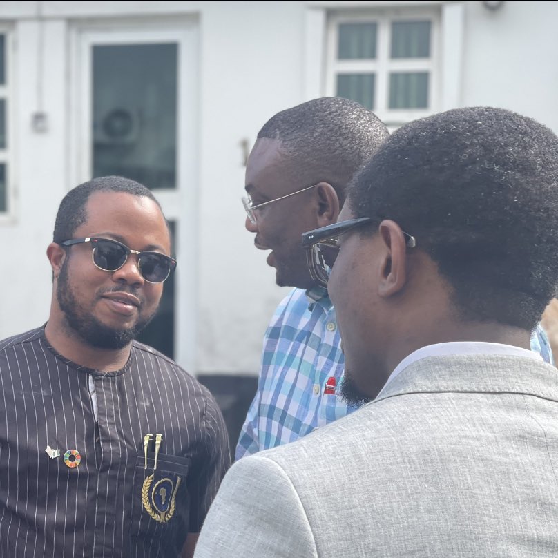 <a href="/SowemimoAA/">Abíọ́dún Ṣówẹ̀mímọ́</a> x <a href="/otegaogra/">O'tega Ogra</a> 

😎