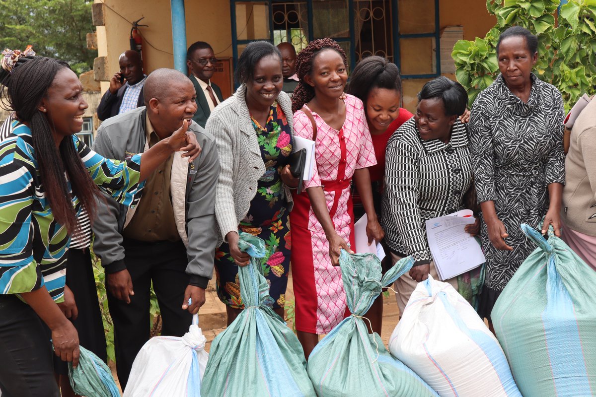Gradif_kenya's tweet image. During Distributing nutritious porridge for the next 3 months  when some foodstuffs already planted will be ready to ensure continuity.This is to mitigate the suffering of Children in Early Childhood Care and Education (ECCE) Programme age 0- 8years
@kindernothilfe