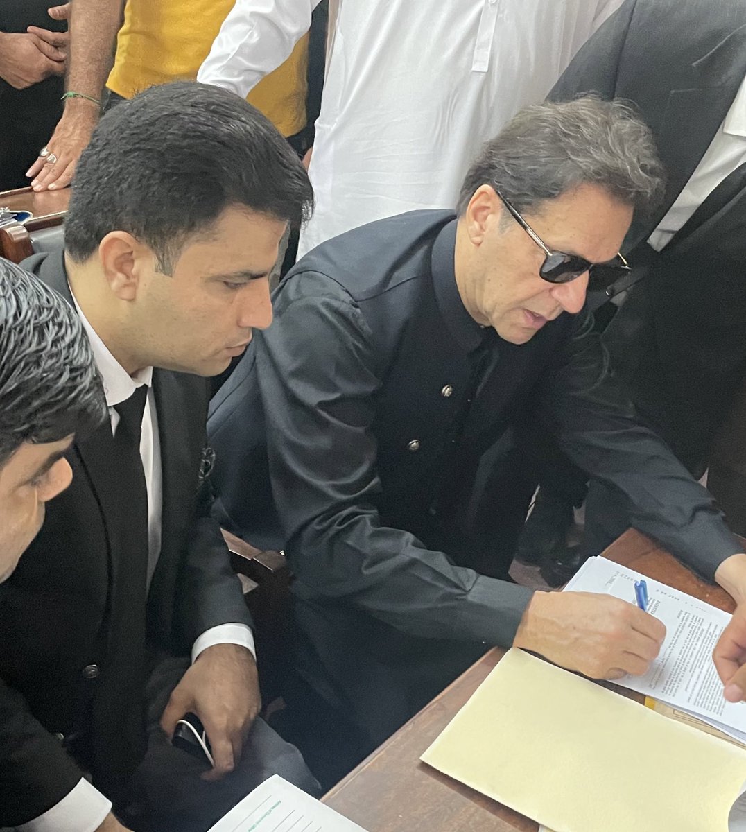 ہم آج عمران خان صاحب کے ہمراہ لاہور ہائی کورٹ میں مجموعی طور پر 8 مقدمات میں 2 عدالتوں میں پیش ہوئے .  7 مقدمات میں انسداد دہشت گردی ایکٹ کی دفعات لگائی گئی تھیں جس وجہ سے جسٹس علی باقر نجفی صاحب  کی سربراہی میں ڈویژنل بنچ نے سماعت کی اور 14 دن کی حفاظتی ضمانت منظور کی ۔ اسکے بعد