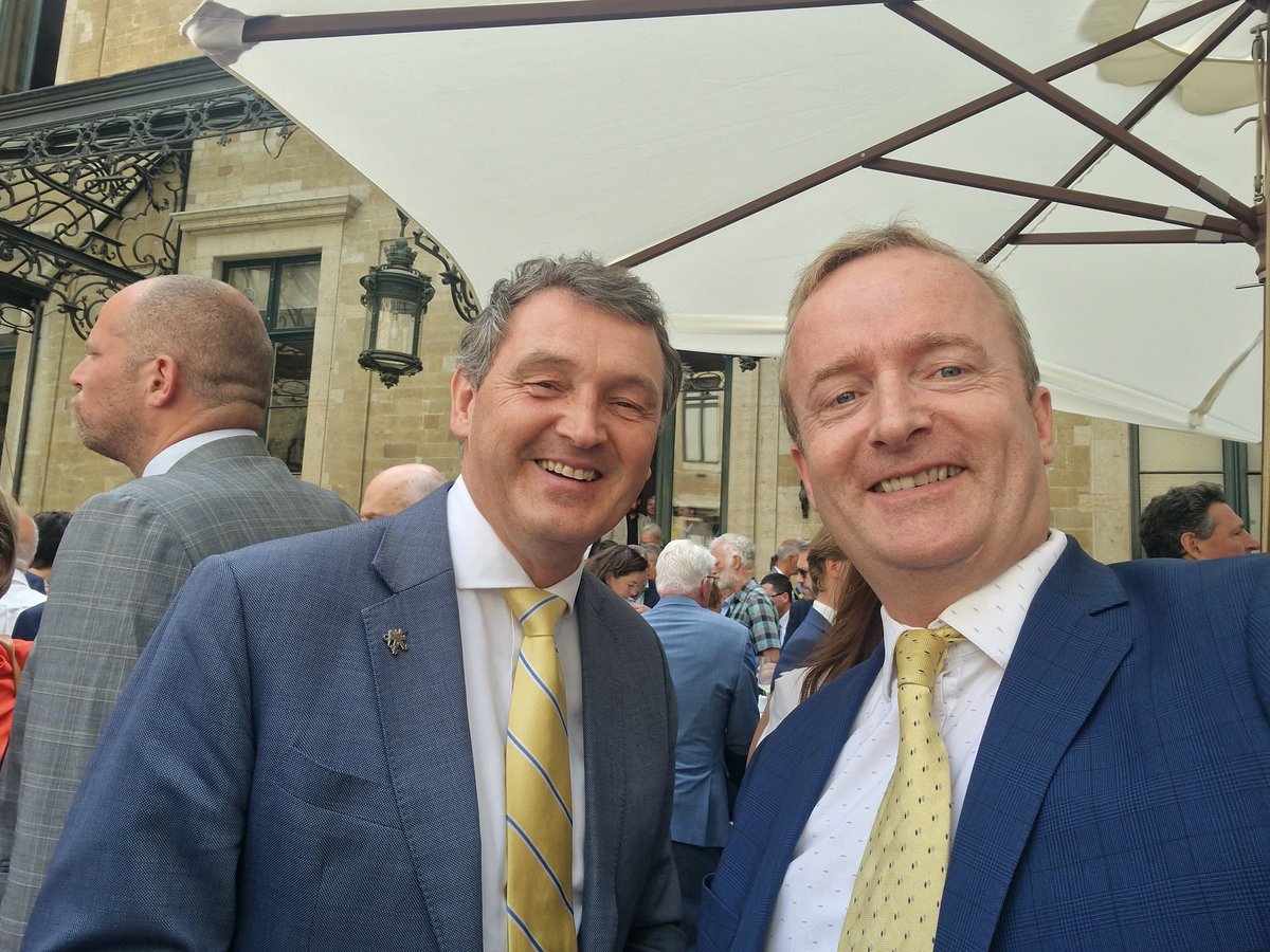 A pleasure to be invited to events celebrating #Flemish Day in Brussels and meet the Mayor of Antwerp Bart de Wever and Karl Vanlouwe of the @vlaamsparlement & @EU_CoR. Aan allen een fijne #Vlaamse #feestdag