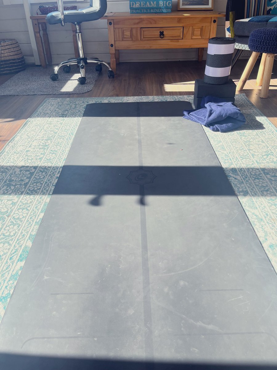 LothianVictoria's tweet image. Tentatively back on my mat 🧘🏻‍♀️ #namaste #postconcussion #postconcussionsyndrome