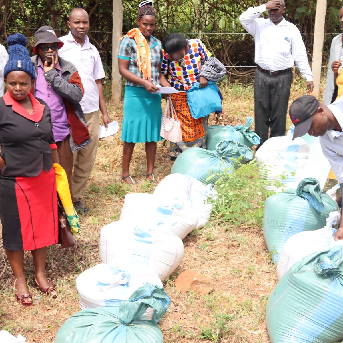 Gradif_kenya's tweet image. During Distributing nutritious porridge for the next 3 months  when some foodstuffs already planted will be ready to ensure continuity.This is to mitigate the suffering of Children in Early Childhood Care and Education (ECCE) Programme age 0- 8years
@kindernothilfe