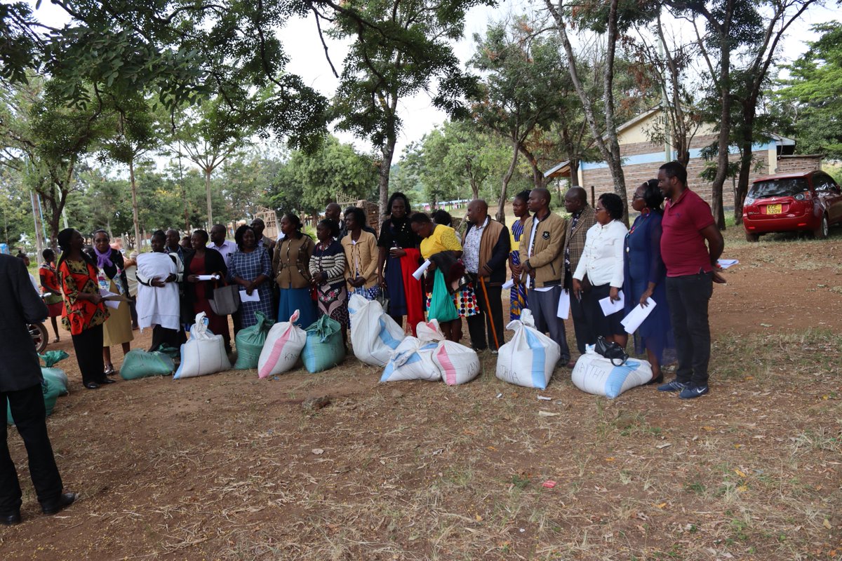 Gradif_kenya's tweet image. During Distributing nutritious porridge for the next 3 months  when some foodstuffs already planted will be ready to ensure continuity.This is to mitigate the suffering of Children in Early Childhood Care and Education (ECCE) Programme age 0- 8years
@kindernothilfe