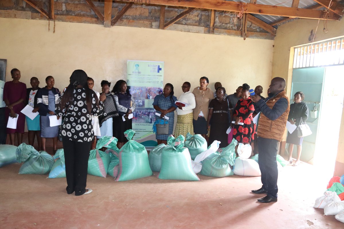 Gradif_kenya's tweet image. During Distributing nutritious porridge for the next 3 months  when some foodstuffs already planted will be ready to ensure continuity.This is to mitigate the suffering of Children in Early Childhood Care and Education (ECCE) Programme age 0- 8years
@kindernothilfe