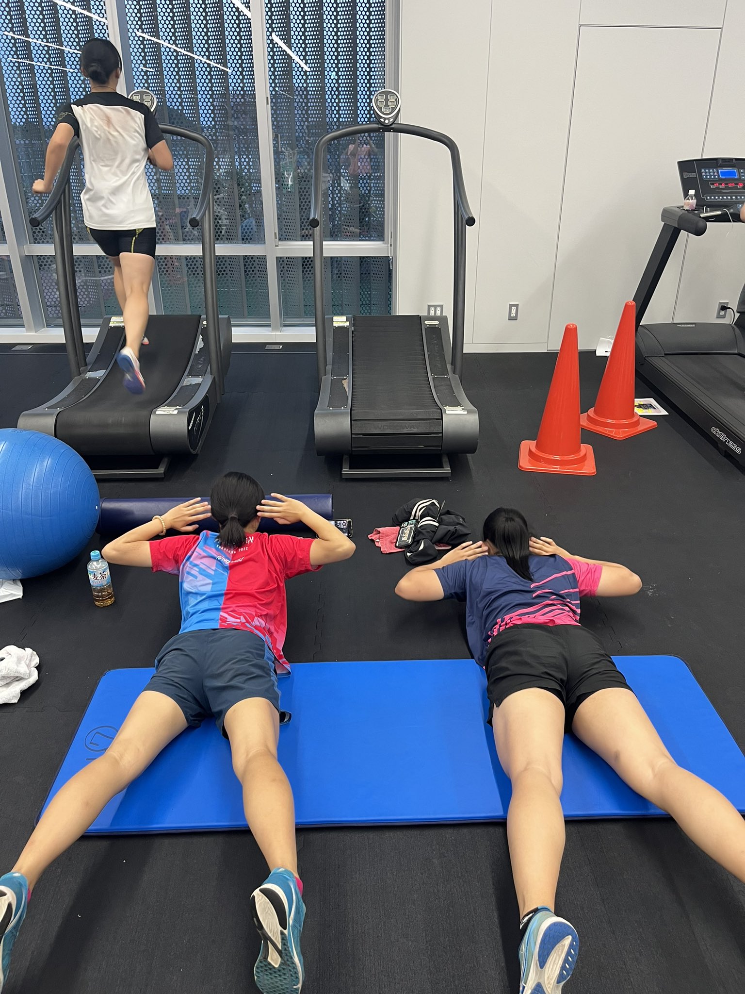 日体大陸上部ジャージ上下 ☆②日本体育大学 女子陸上部 ユニフォーム 上下セット 大きめ