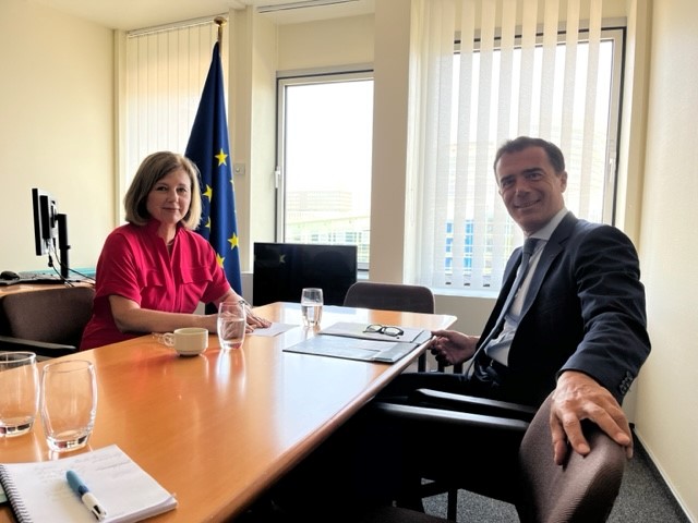 VeraJourova's tweet photo. Thanks @sandrogozi for a constructive meeting on political advertisements. 

The ads need to reach the voters in a transparent and clear manner that voters should be able to understand and agree with.

I hope we will be able to try the new rules already in the #EUelections2024. https://t.co/zLm5zFTkgk