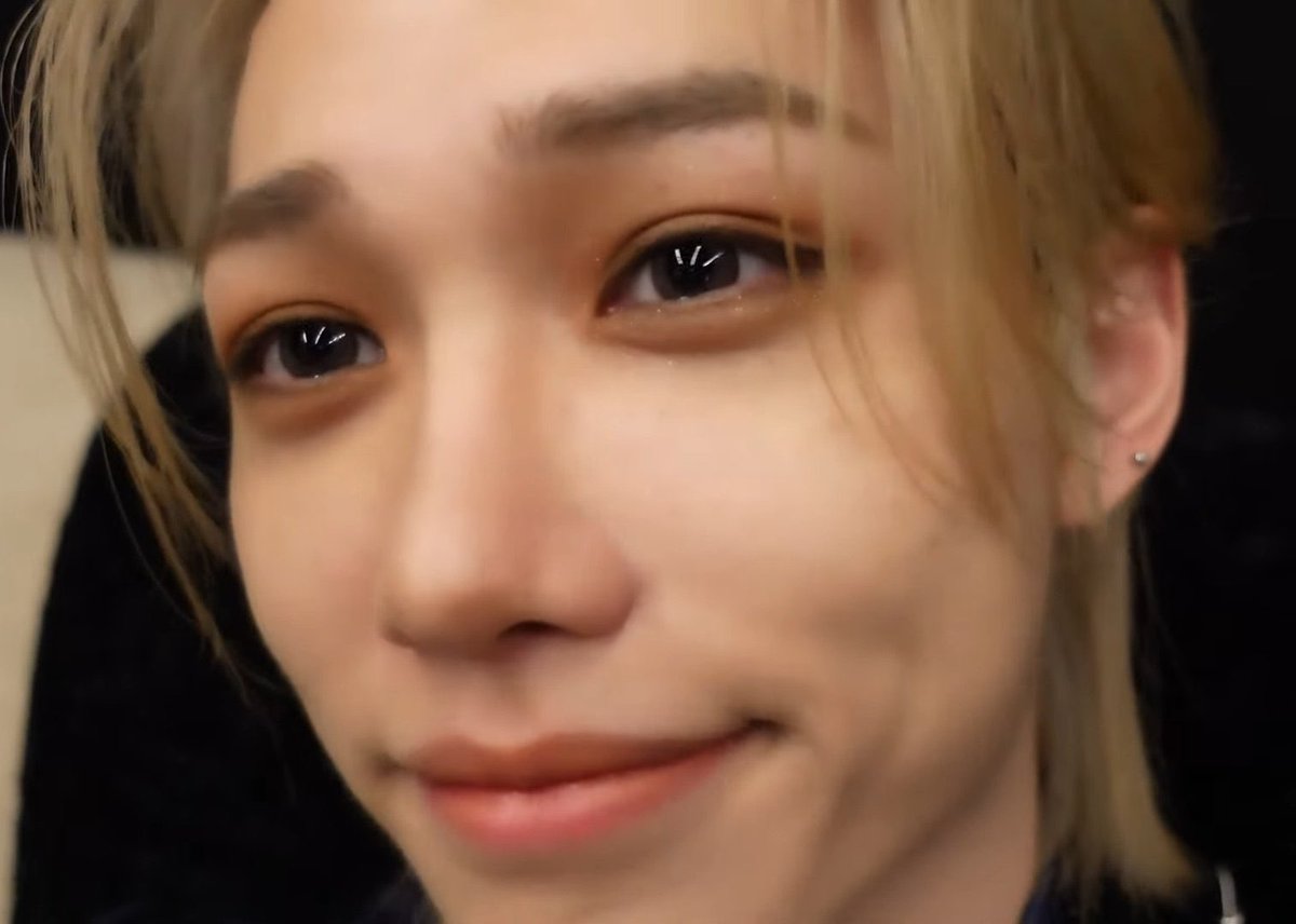 FELlXC0RE's tweet photo. he has the universe in his eyes‧₊˚:ੈ✩‧₊˚ https://t.co/dz7v56J55O
