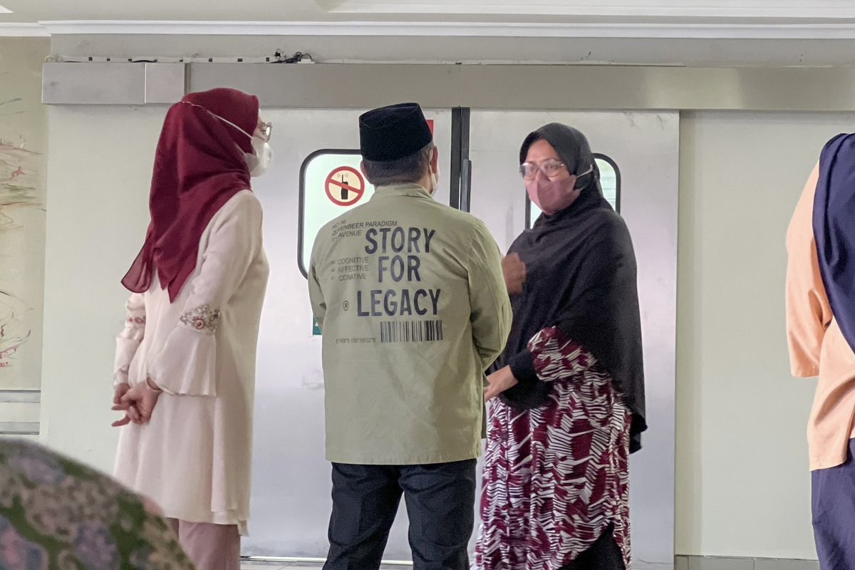 Doa kesembuhan untuk Cak Nun mihon terus dipanjatkan, alfatihah
Sabar dan kuat ya Mba Novia