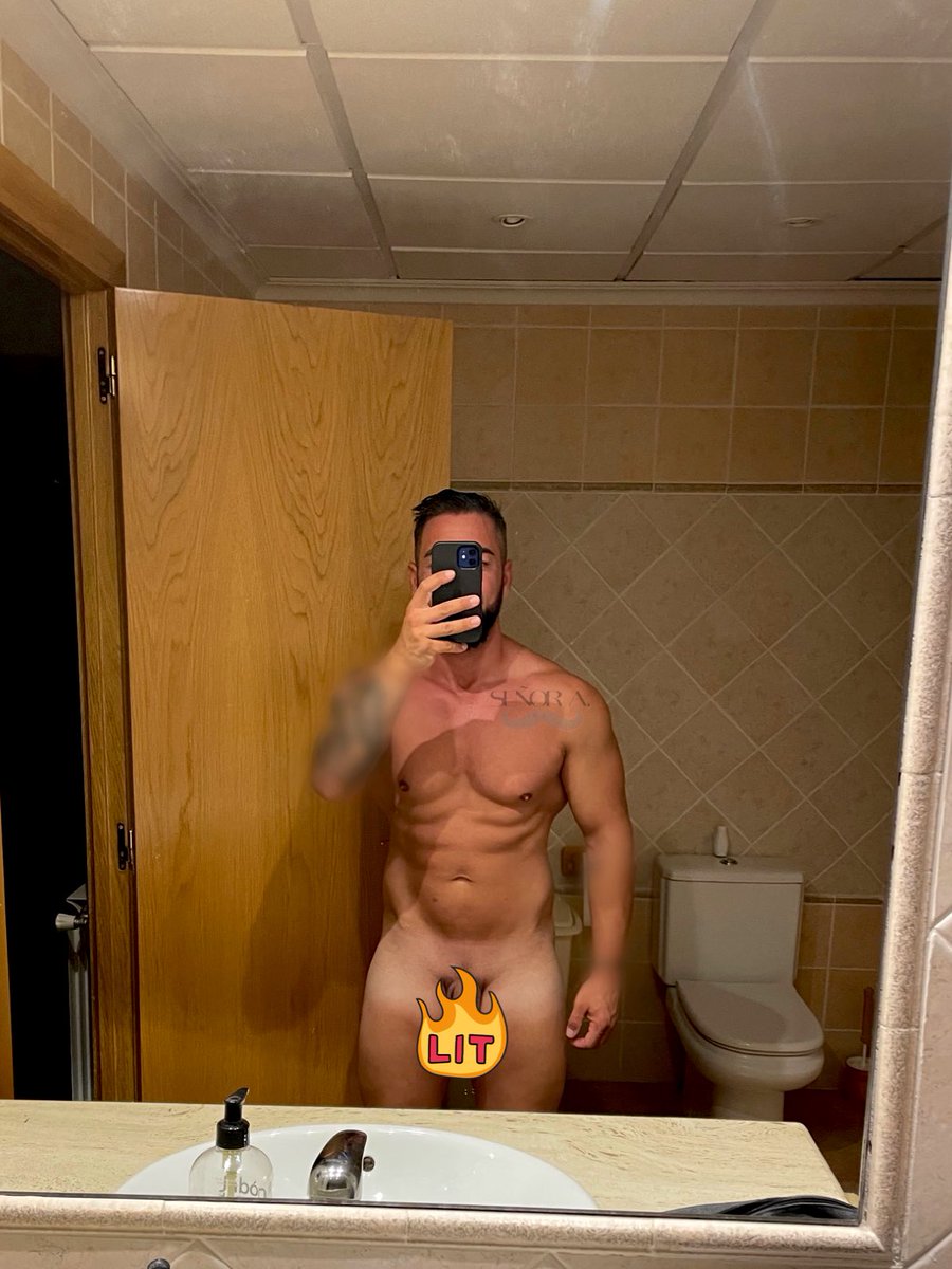 Sr_A88's tweet photo. No nos han sentado mal las vacaciones 😎

Pensando ya en las próximas 😈 Se aceptan sugerencias de destino y de compañia 😜

#holidays #boy #fitness #hot #summer #beard #tattoos @divulgogay2 https://t.co/WFfqFgPAiP
