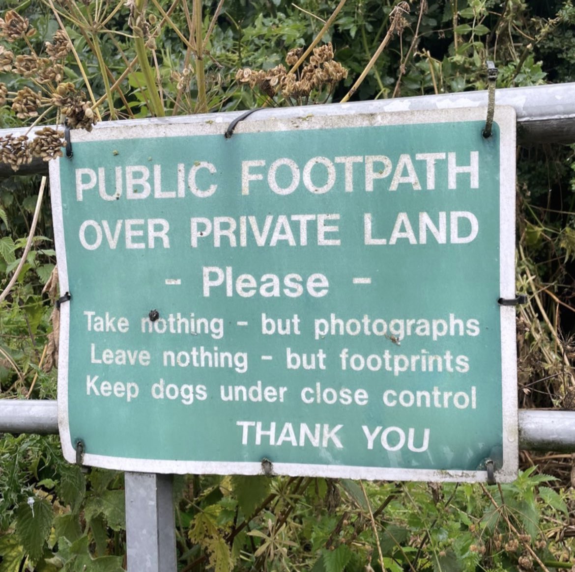 Great sign, with a polite message. Would you agree with this, <a href="/Right_2Roam/">Right to Roam</a> ?