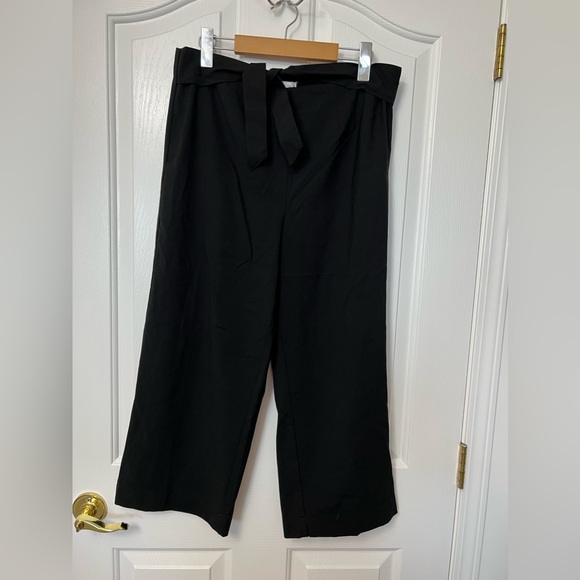 xosheconquerors's tweet photo. So good I had to share! Check out all the items I'm loving on @Poshmarkapp #poshmark #fashion #style #shopmycloset #gentlefawn: https://t.co/9dv4M742Ez https://t.co/AKLpssrfUc