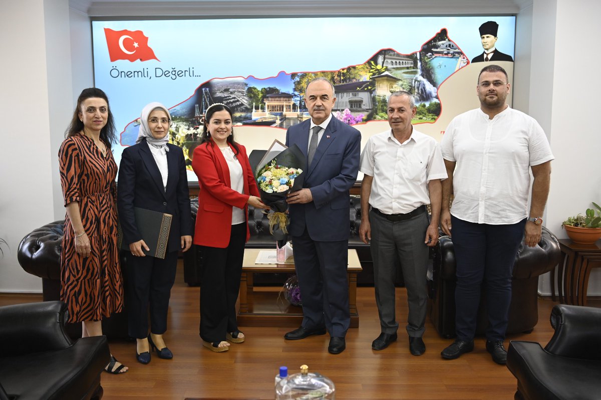 yalova_nvi's tweet photo. 11 Temmuz #DünyaNüfusGünü kapsamında Yalova Nüfus Müdürlüğü personeli olarak Valimiz Sayın Muammer EROL ile Vali Yardımcımız Aziz MERCAN'a ziyaret  gerçekleştirdik.
#HayatınızınHerAnında 
@sefikaygol 
@TCNufus 
@yalovavaliligi 
@zekiye_ugurlu https://t.co/OQTcmpjN5D