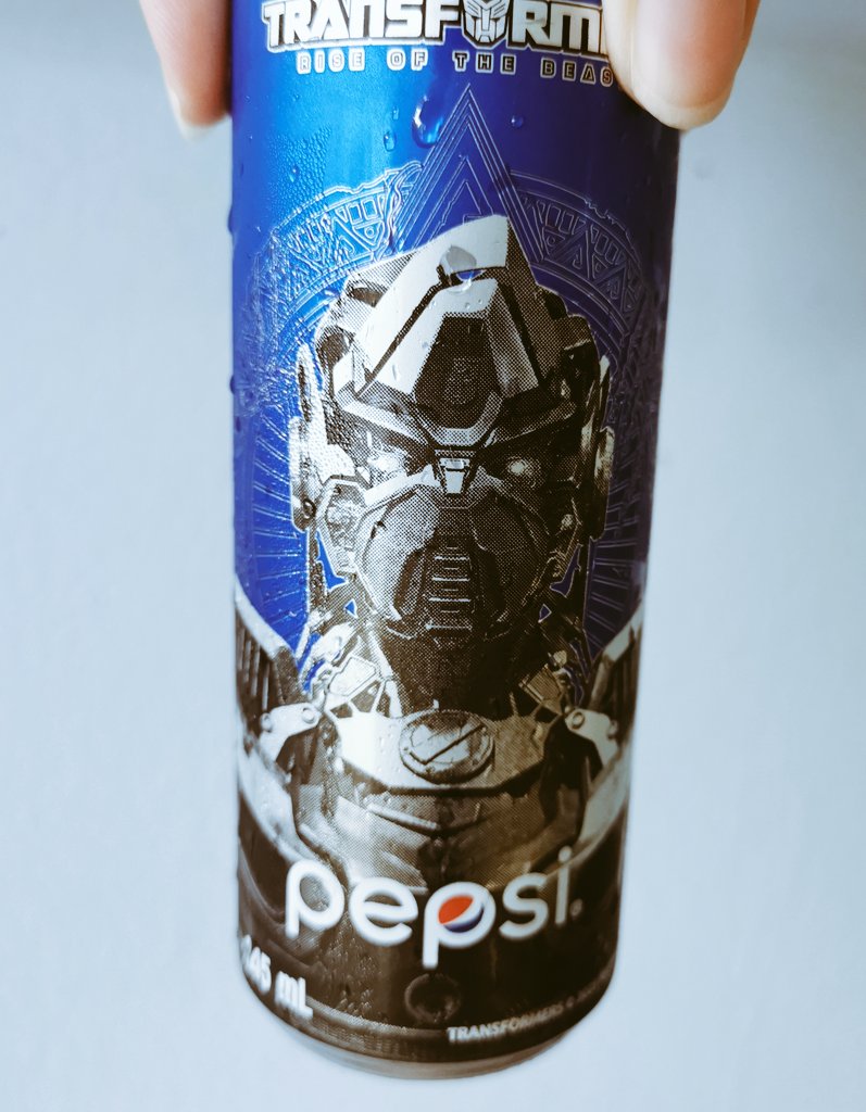 "ใครเอ่ย---!?" @outmaneuverbot

#pepsi #Transformers #TransformersRiseofTheBeast

"มีใครเจอ Bumblebee บ้าง?--
Pepsi no sugar น่ะ! มาโชว์หน่อยสิ---
ฉันซื้อแล้วเพิ่งเห็นลาย แย่จริง--!"