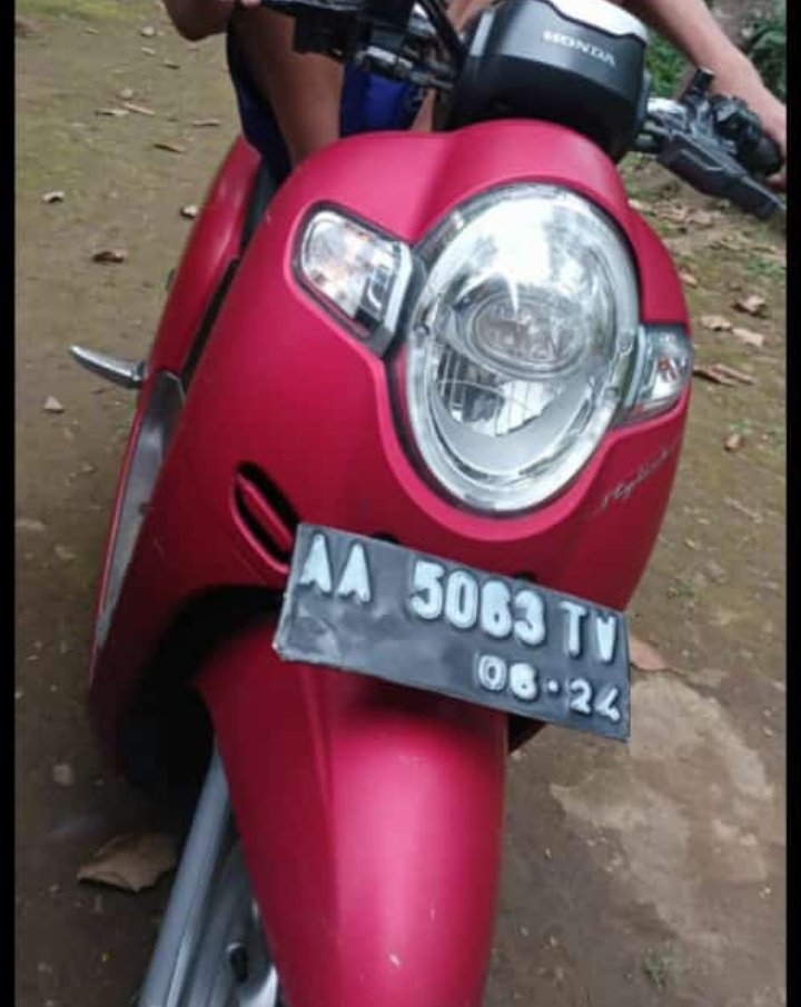 Info mbok ada yg lihat di jalan maupun di forum jual/beli, motor scoopy punyane <a href="/pamujek/">pmjk</a> warna dan plat seperti di foto, hilang semalam sekitar jam 7-8 di daerah jl anggajaya, kos samping bakpia kukus tugu, condongcatur, sleman, yogyakarta. 
Tulung bantu up lurd <a href="/Upil_Jaran2/">𝖀𝖕𝖎𝖑 𝖏𝖆𝖗𝖆𝖓</a>