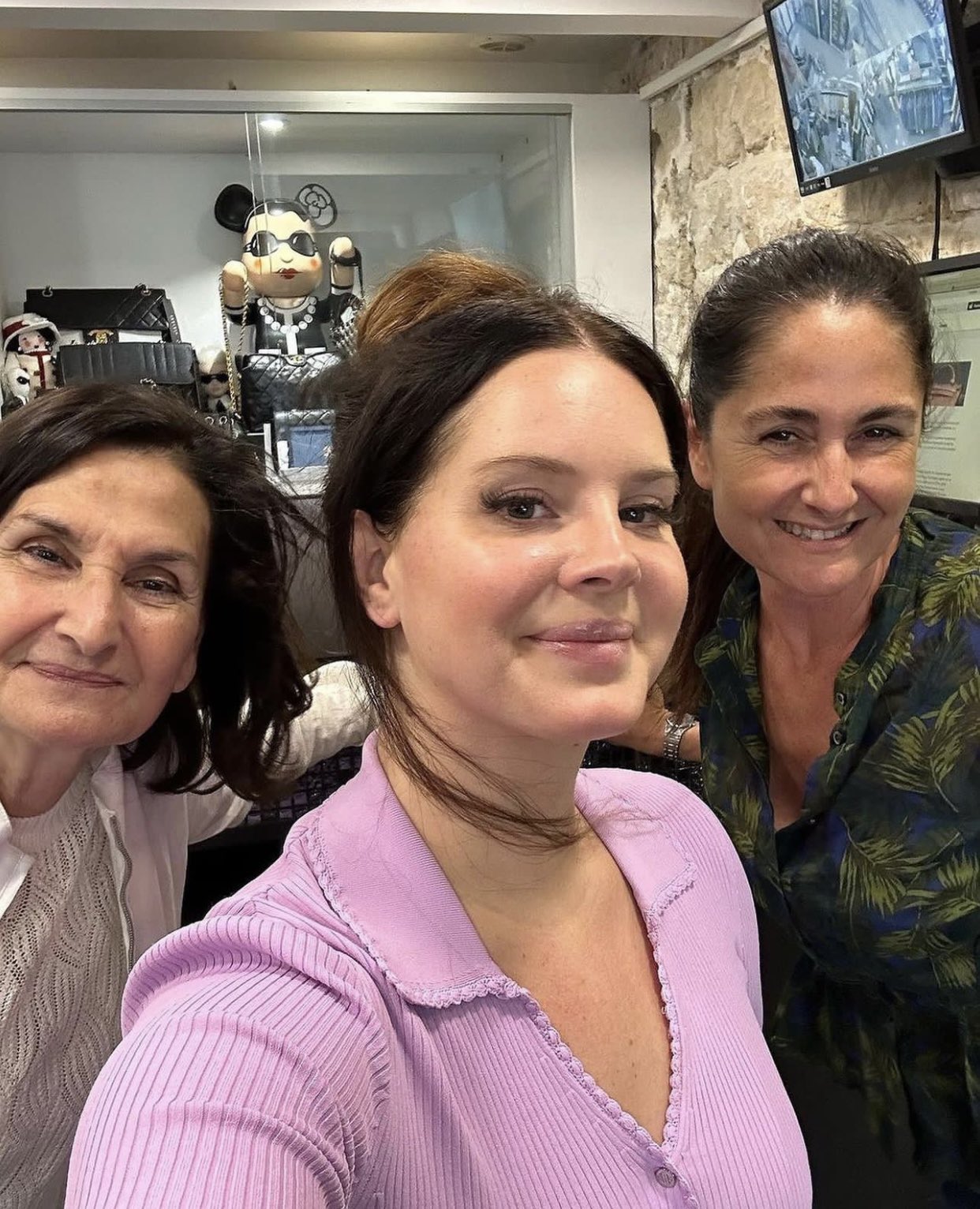Lana Del Rey France on Twitter "LanaDelRey s’est promenée à valoisvintage hier (10 Juillet