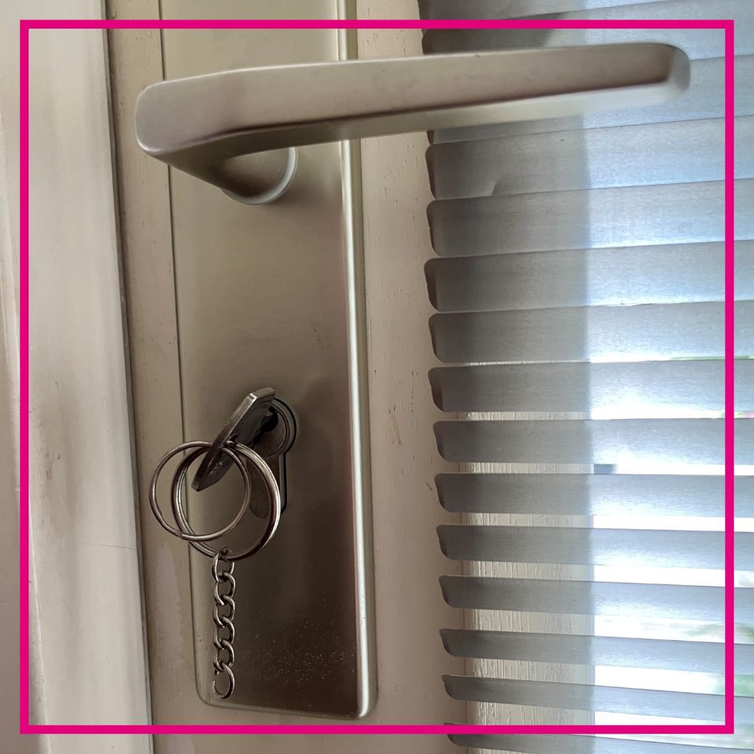 MarijMakelaar's tweet photo. Binnenkort op vakantie? Zo laat je het huis goed achter!🌴🏠
 15 bruikbare tips:

Zie https://t.co/bLtd0kvhGc
 
Fijne vakantie!

#marijmakelaardij #makelaar #marij #zaltbommel #kopen #verkopen #verhuizen #verkocht #huis #kopers #verkopers #vakantietips #zomervakantie #vakantie https://t.co/L683XZt7A5