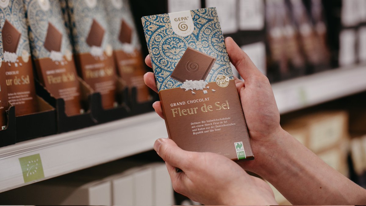 🥳 Die Handelskette REWE Group hat die Absichtserklärung der Allianz „Faire und ökologische Marktwirtschaft“ (FÖM) unterzeichnet und sich zum Leitbild der Allianz bekannt sowie zur Einhaltung der darin formulierten Handelspraktiken. Hier gehts zur PM: t1p.de/81jqj