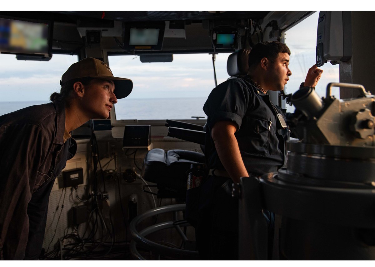 What does a midshipman’s summer break look like? For a few this year, it was getting underway on #Warship76 in the South China Sea! @NavalAcademy #NavyROTC 📸: MC3 Jordan Brown and MC3 Natasha Chevalierlosada