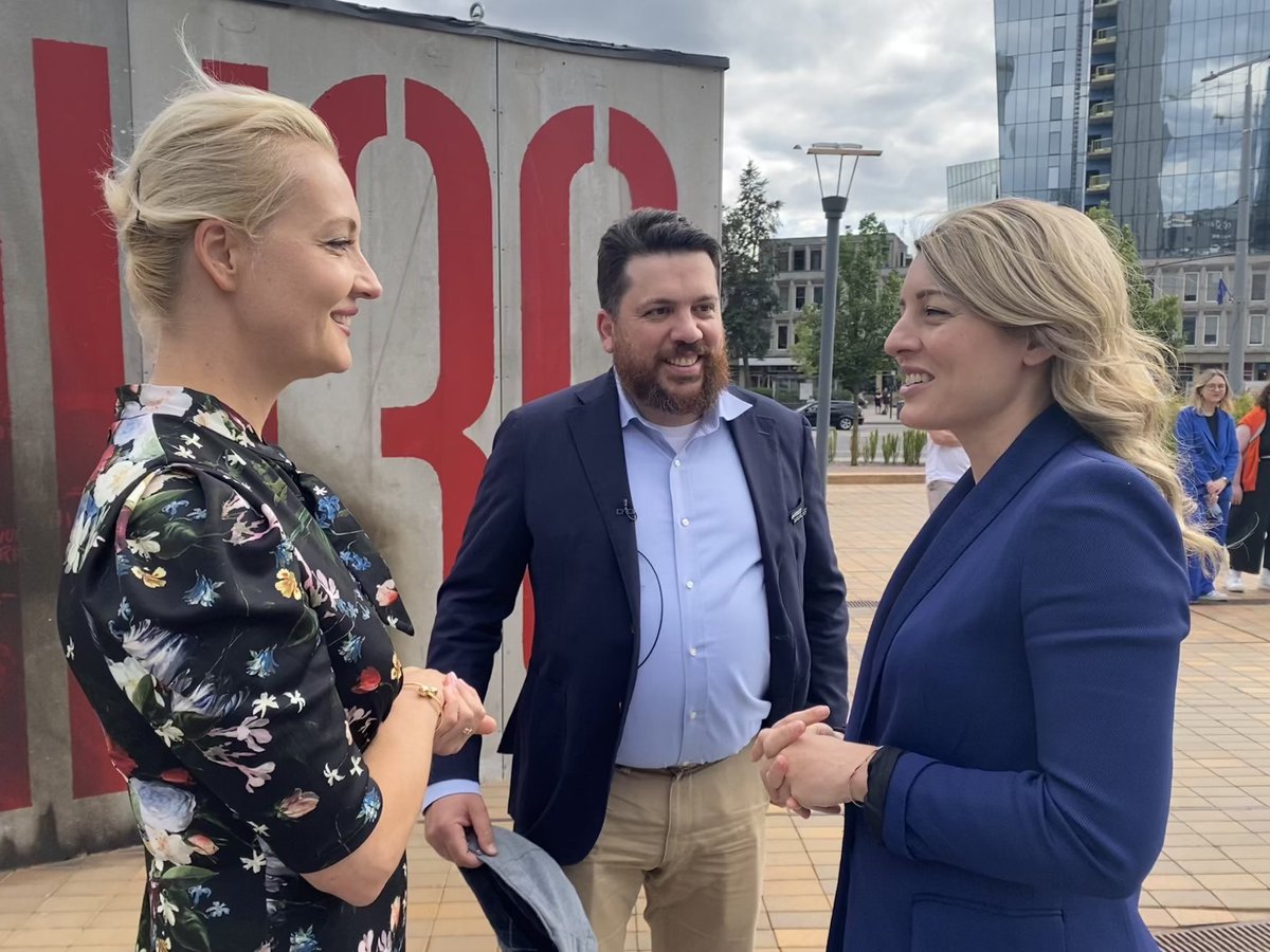 Mélanie Joly tweet media