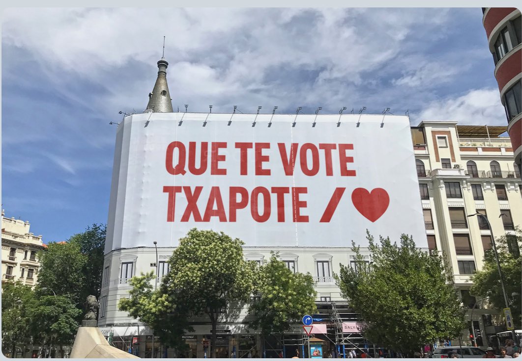hermanntertsch's tweet photo. Campaña del PSOE contra “Que te vote Txapote” con ayuda de quienes llevan mucho tiempo ayudando a Sánchez y a sus cómplices. Txapote es un miserable asesino. Pero además es miembro de una banda de terroristas aliada de Sánchez. Luego esta pancarta es muy pertinente en elecciones. https://t.co/ieih1tdqSw