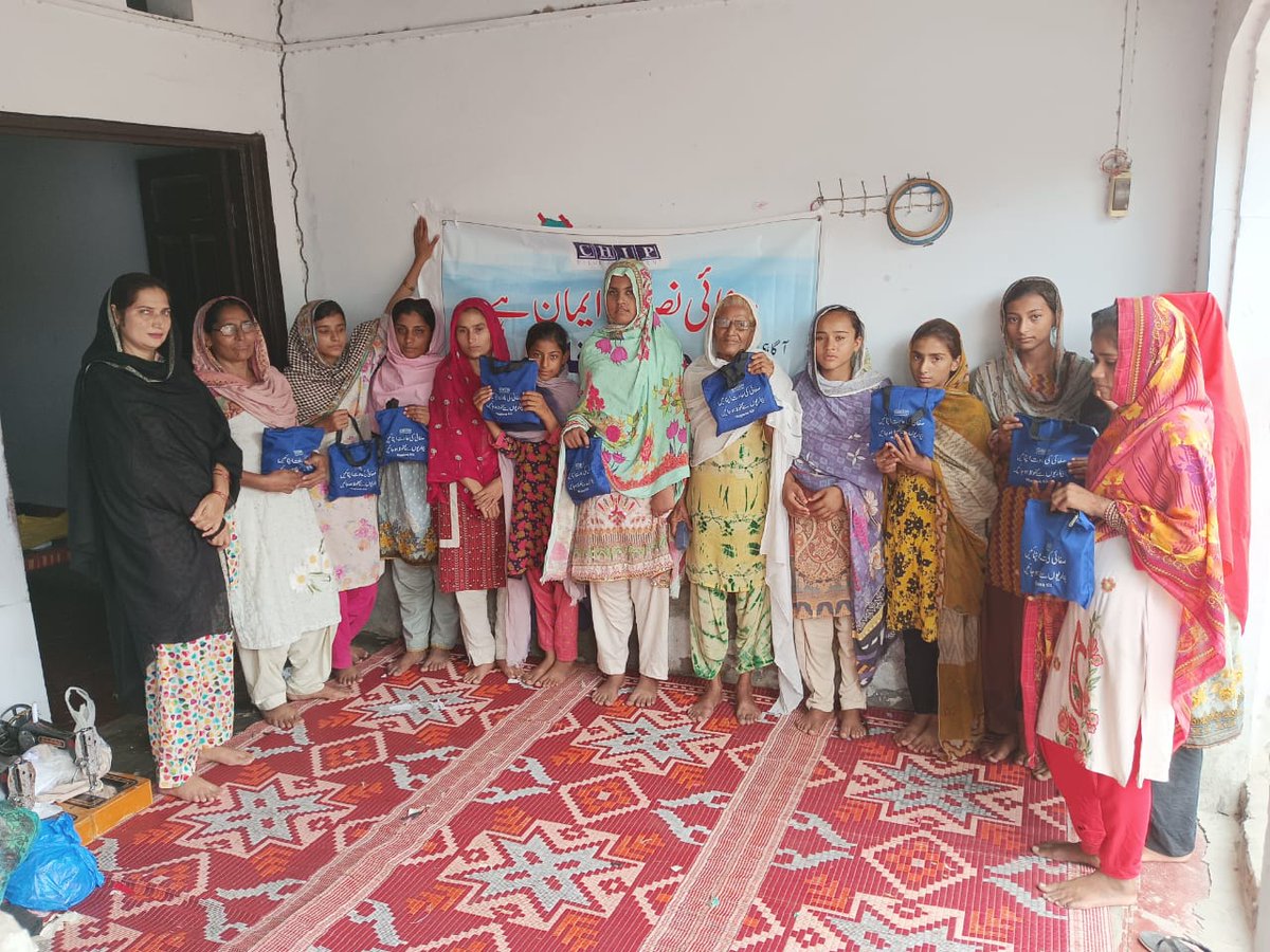CHIP38434188's tweet photo. A Health and Hygiene Awareness Session was held for Women Community Organization in Basti Chah Ali Wala Layyah to encourage personal hygiene. Hygiene kits were distributed to the attendees that will help to maintain personal hygiene. @Misereor, @WaterAidpk @Sightsavers @gavi https://t.co/YkBwJozJg2
