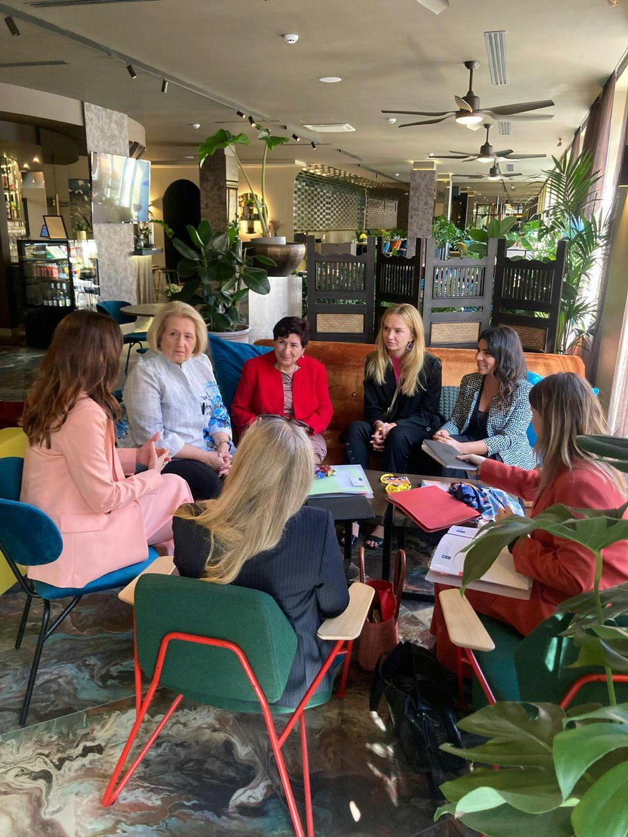 What a great opportunity to meet amazing women and have an exchange on #leadership and #WPS! #LeadershipMatters #WomenSupportingWomen #StrongerTogether #NATOSummit @NATOWPS @WIISItaly