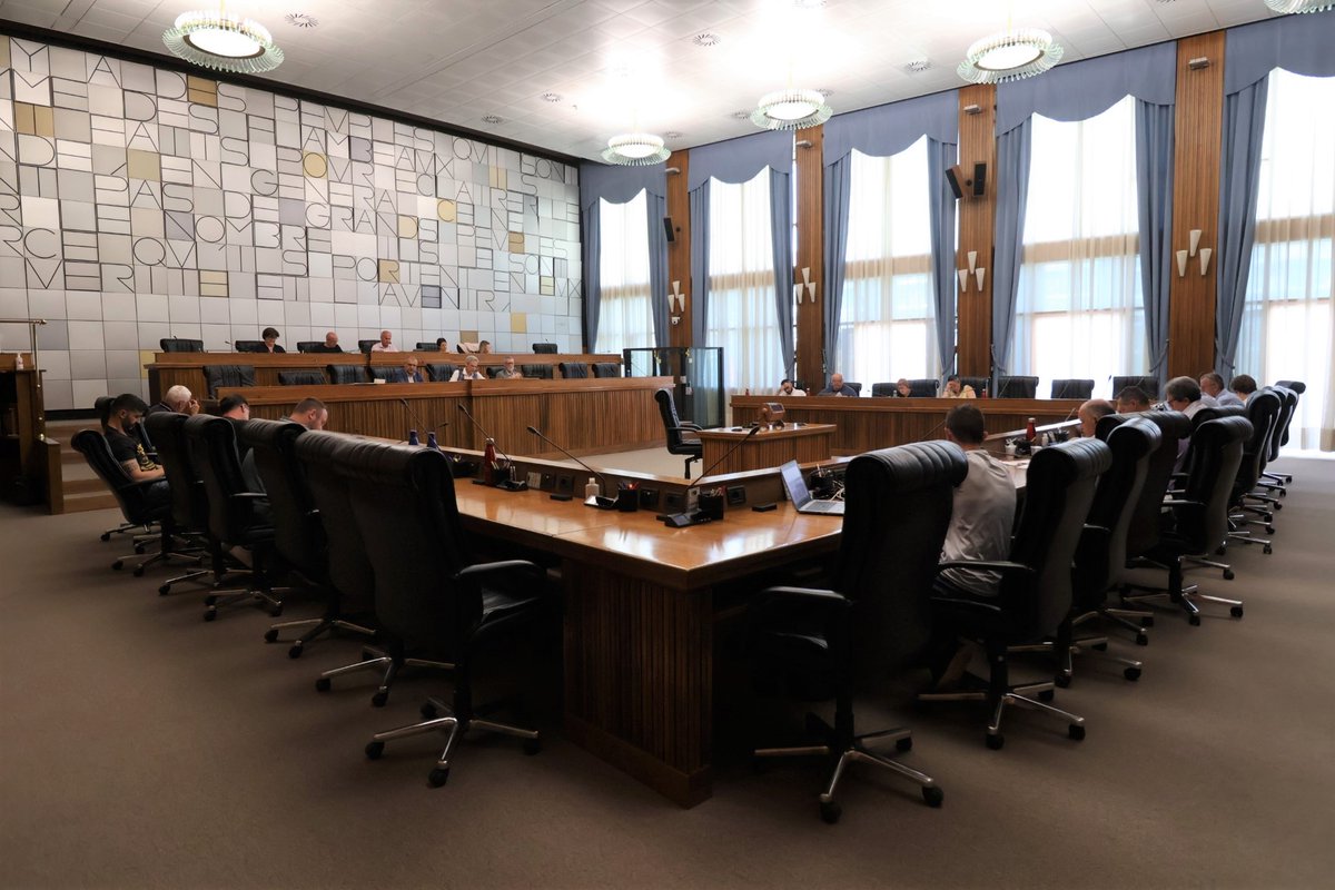 Le Commissioni III e IV #ConsiglioVdA presiedute da <a href="/AChatrian/">albert chatrian</a> e <a href="/RobertoRosaire/">Roberto Rosaire</a> hanno fatto il punto su mobilità e parcheggi <a href="/ComunediAosta/">Città di Aosta</a> con il Sindaco <a href="/nuti_g/">Gianni Nuti</a> e Assessori <a href="/loris_sartore/">Loris Sartore</a> e Cometto
Più info ➡ consiglio.vda.it/app/comunicati…