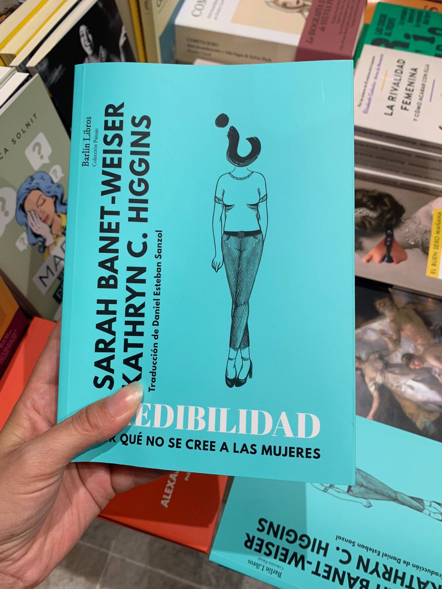LMamarracheo's tweet photo. 🥲📚Nos llegan fotos de nuestras lecturas recomendadas en el último episodio
❤️🔥🫠¡Gracias! Bebed mucha agüita y leed en el sitio más fresquito que tengáis, amigues.
#librosymamarracheo https://t.co/LyXgSLrKfB