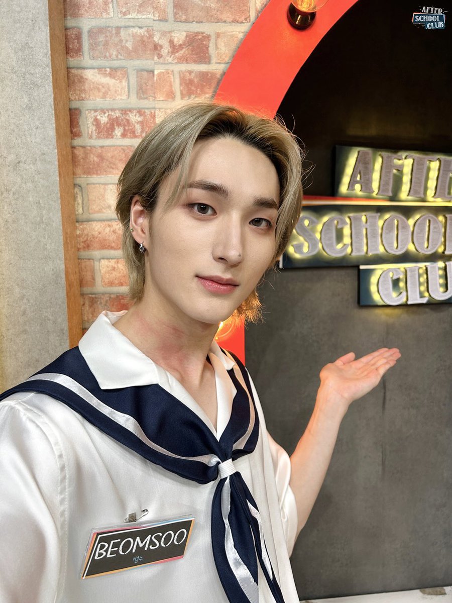 sumpah lo cakep cakep banget ampun btw leher nya beomsoo kenapa gatel banget pasti