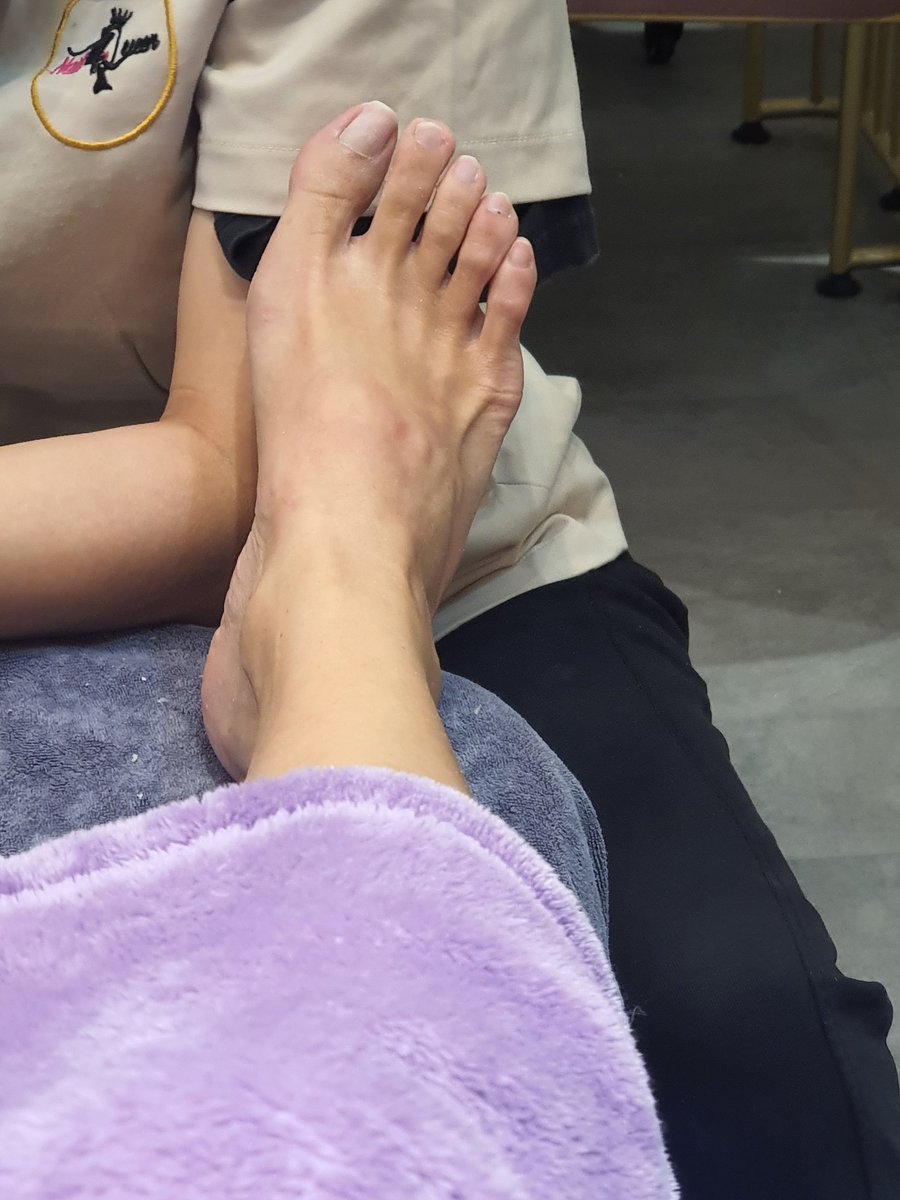 savi_aries's tweet photo. Before and after pedicure. Pardon the slight bruising. I just did 2 hours jujitsu earlier. #beautifulfeet #footfetish https://t.co/Xnhq9DOZLv
