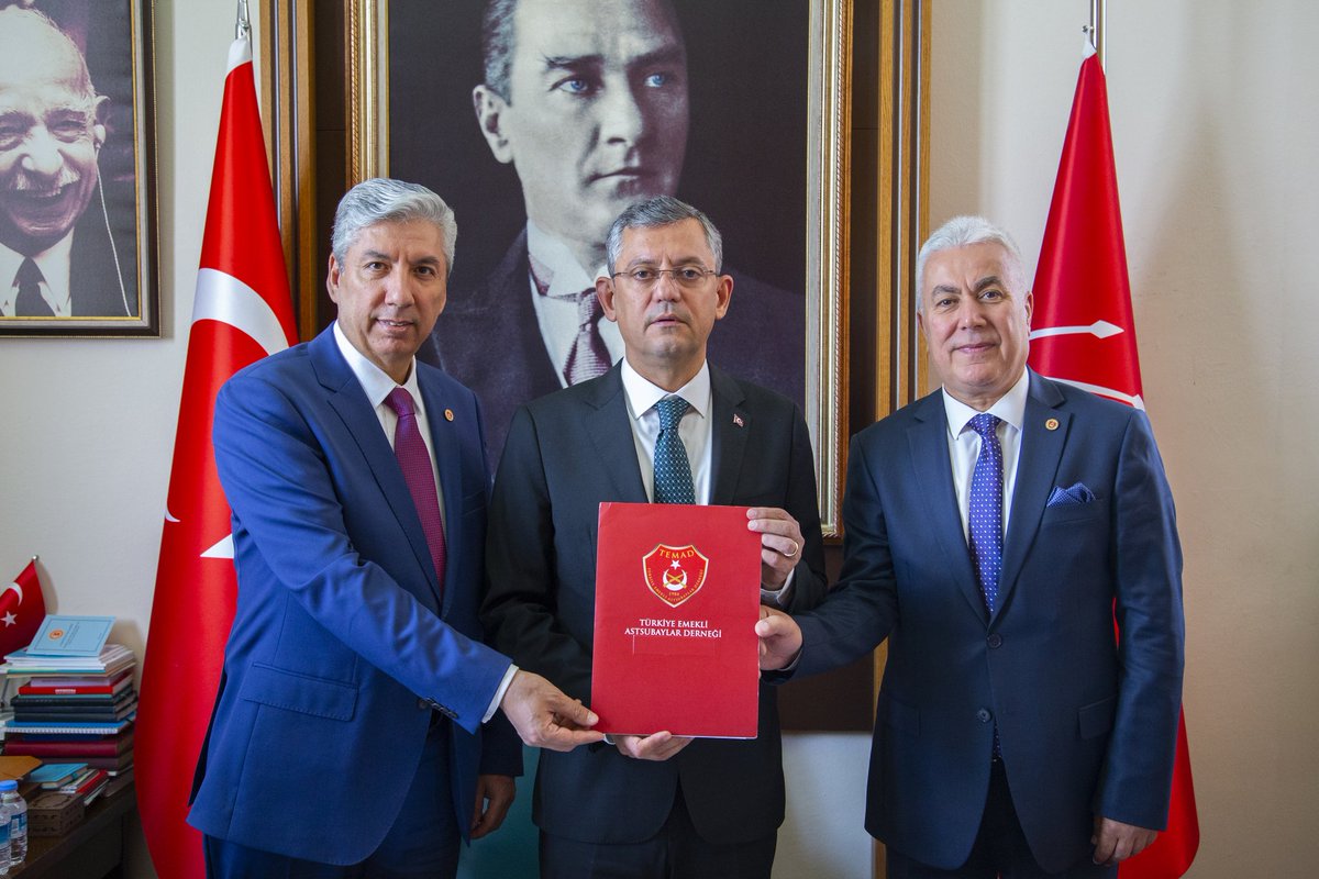 Türkiye Emekli Astsubaylar Derneği Başkanı Hamza Dürgen ile görüşerek emekli astsubayların özlük haklarında iyileştirme ve ek tazminat taleplerini dinledik.

Emekli astsubayların aylardır çözüm bekleyen taleplerinin bu hafta görüşülen torbaya eklenmesinin takipçisi olacağız.