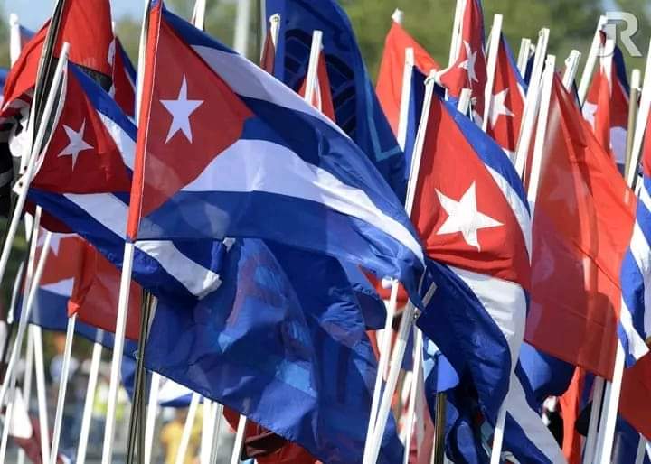 Buenos días #Cuba 🇨🇺 
Aquí nunca se dejará caer la bandera. 
#ConLaFuerzaDelPueblo
