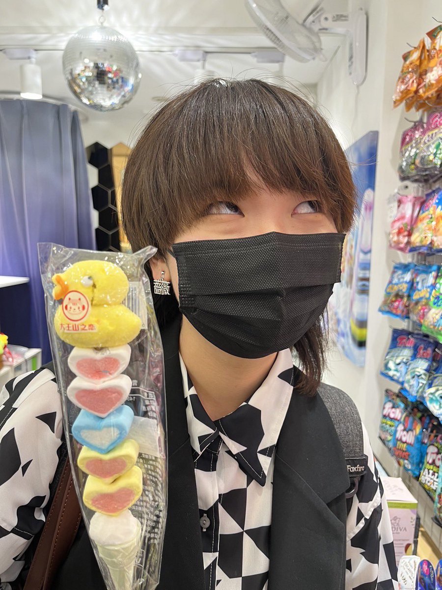 suezawachu's tweet photo. 【⚡Voltageデザイナー紹介⚡】
もとかの  ( @crepa_motokano ) 
関西学院大学Crescent Party2回生

よく人の彼氏面をするしすぐ車道側歩く。ただのイケメン。ウェットティッシュ配りおばさん(自称)にもなる。隠れ単位やば民。
(文責:ちいすず)

 #アカペラ  #voltage https://t.co/AFKquQcnRA