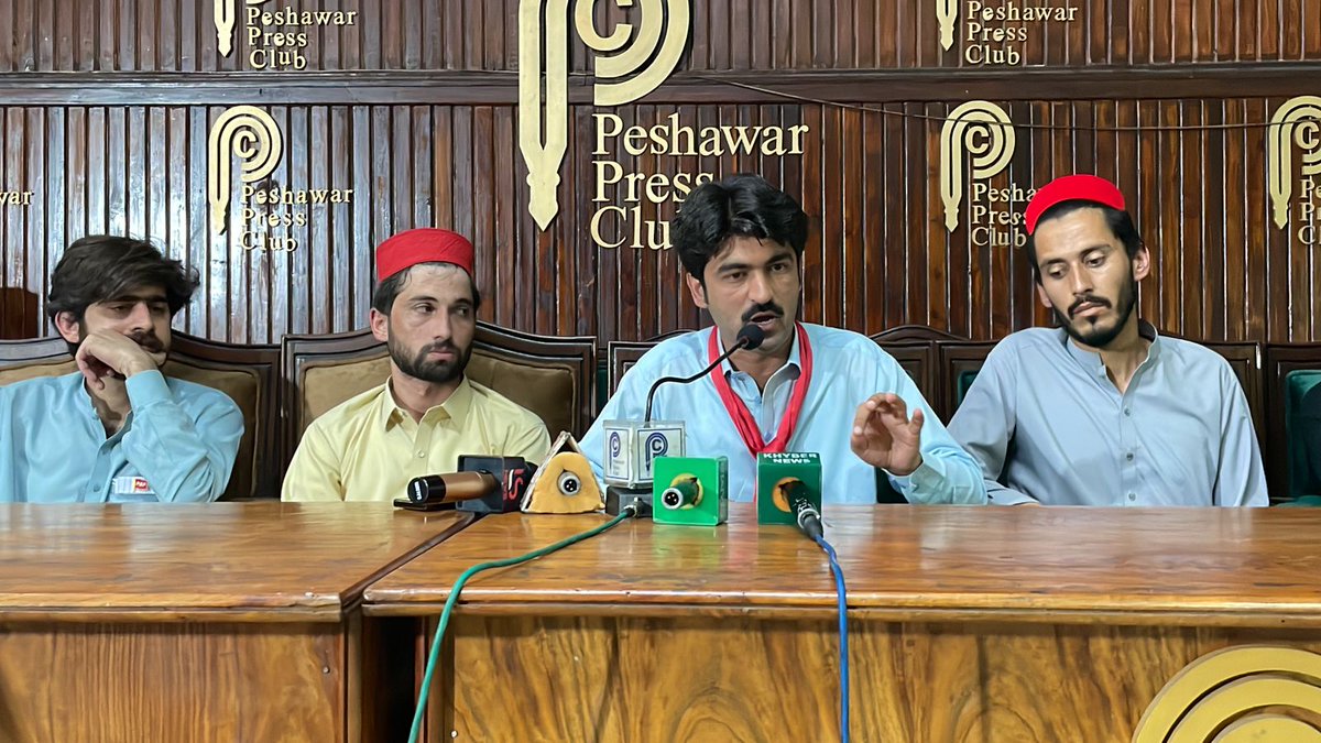 PSFMarkaz's tweet photo. پختون سٹوڈنٹس فیڈریشن پختونخوا کے جنرل سیکرٹری نعمان شیر، صوبائی الیکشن و آرگنائزنگ کمیٹی کے چیئرمین منصور زیب، جنرل سیکرٹری حسام شاہ یوسفزئی اور دیگر ذمہ داران ہائیر ایجوکیشن کمیشن ترمیمی بل 2023 کے خلاف پشاور پریس کلب میں پریس کانفرنس کررہے ہیں۔
#PSF | #HECAmendmentBillRejected https://t.co/IBK2HDXQvO