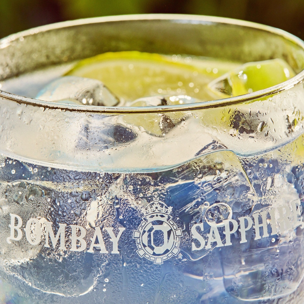 homeofbombay's tweet image. So close you can almost taste it 👀

#BombaySapphire #BombaySapphireGin #BombayGin #BombaySapphireDistillery #HomeOfBombay #Gin #GinCocktail #GinAndTonic