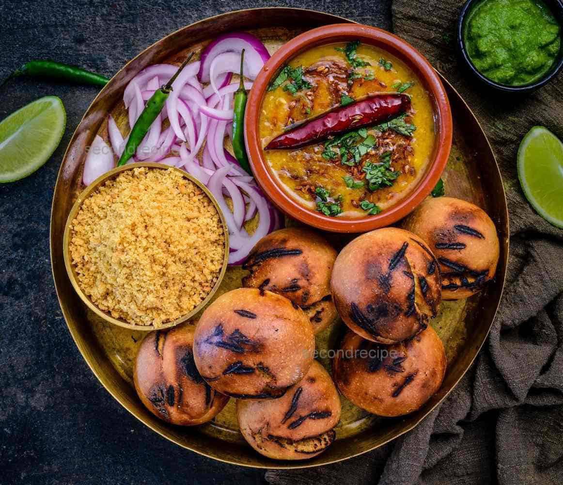 IndiaTales7's tweet photo. 12 Most Popular Vegetarian Dishes Of Rajasthan. 

1. Daal Baati Churma https://t.co/licsZPl4fX