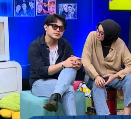 ninnnn005's tweet photo. Biasa aja dong mamss.. ketularan leher nya ikutan melintir wkwkkw..
#idolyfepanaroma #Idolyfe #Trending #LIKEs #salmon #salmine #wer1 #wearemine #panal #nabilataqiyyah #NyomanPaul #gerr #thenablovers #paulmoon https://t.co/bjXLJe1HZb