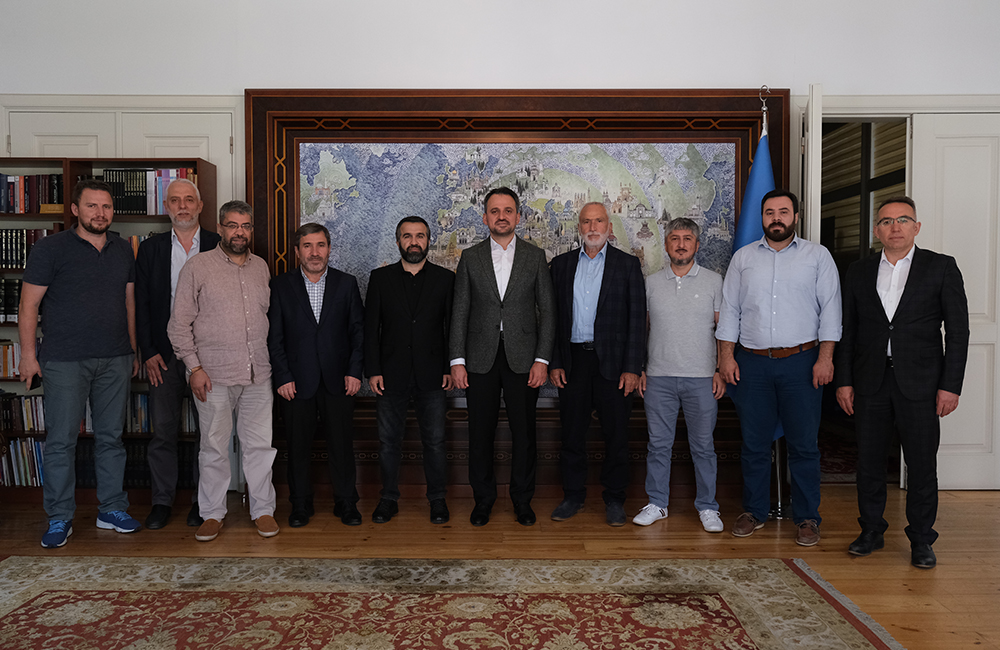 Gençlik ve Spor Bakanlığı Bakan Yardımcısı Enes Eminoğlu, GSB İstanbul Gençlik Hizmetleri Müdürü Sami Kuşçu’nun da arasında bulunduğu bir heyetle Genel Merkezimiz Bahariye'ye ziyaret gerçekleştirdi.

imh.org.tr/tr/imh/haber/g…